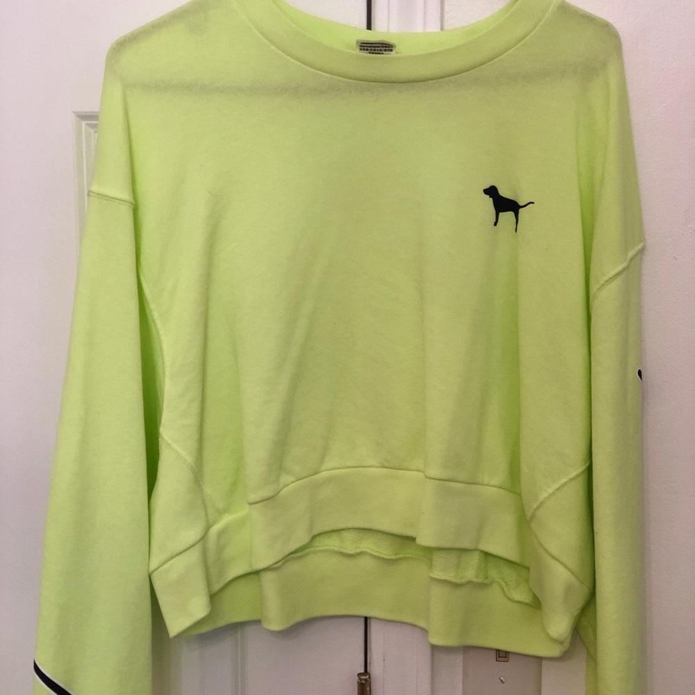 VS PINK CROP LONG SLEEVE MUSTTT HAVVEE🤩🌈